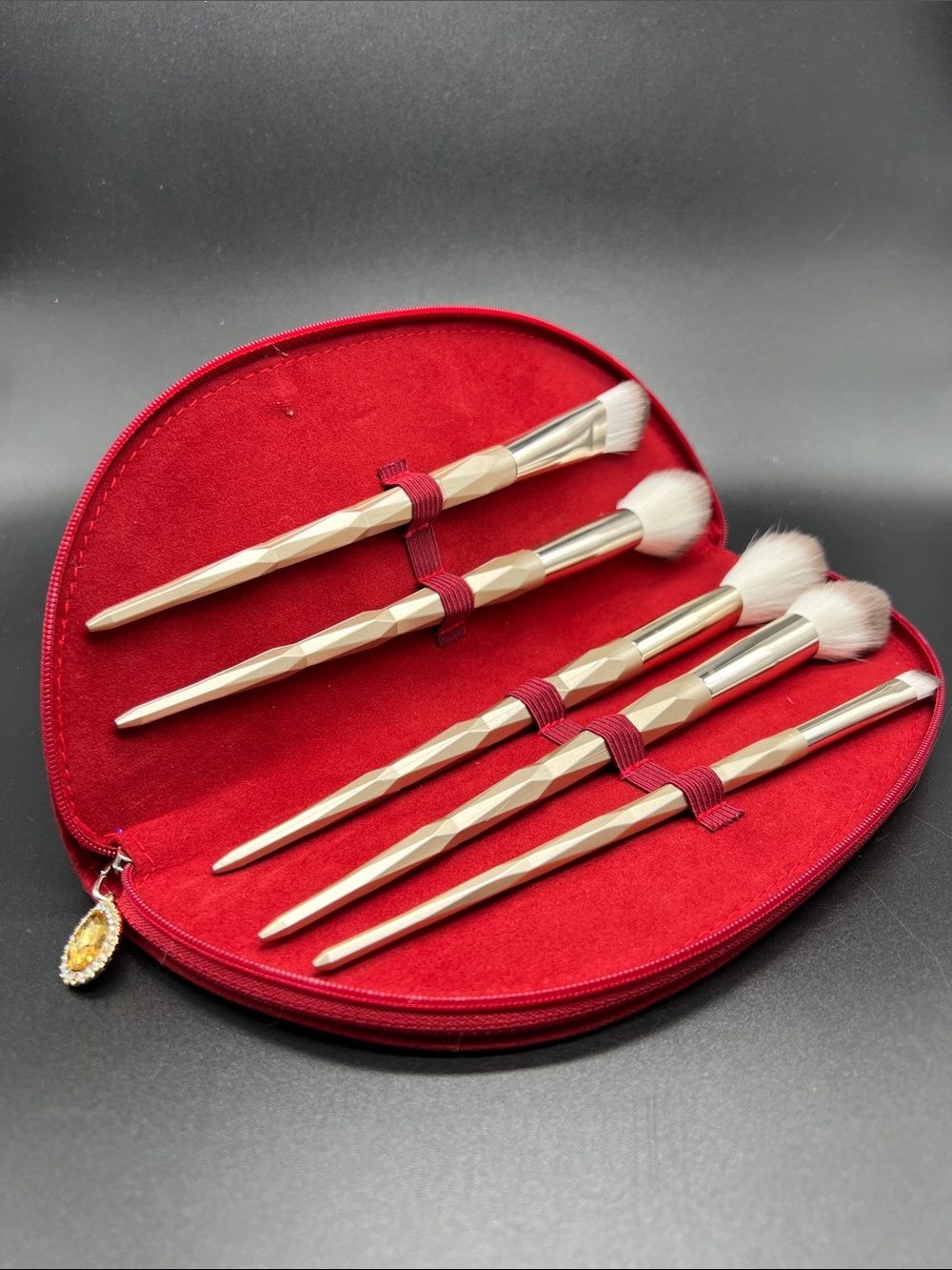 Makeup Brush Set - NEW - 5pc Geometric Champagne Gold Red Velvet Travel Case